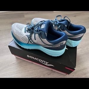 Saucony Omni ISO 2 size 7 M running shoes, New with box.